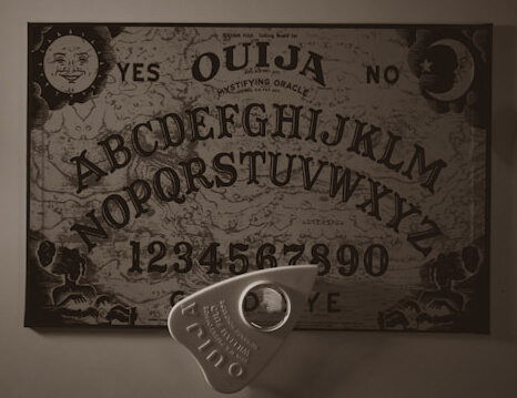 colton-sturgeon-a0ba9Miapw8-unsplash Die Antwort auf die Frage, warum Teen bei Agatha All Along das Ouija-Brett auf "Goodbye" stellen muss erklärt Cornelia Helga Schulze Medium